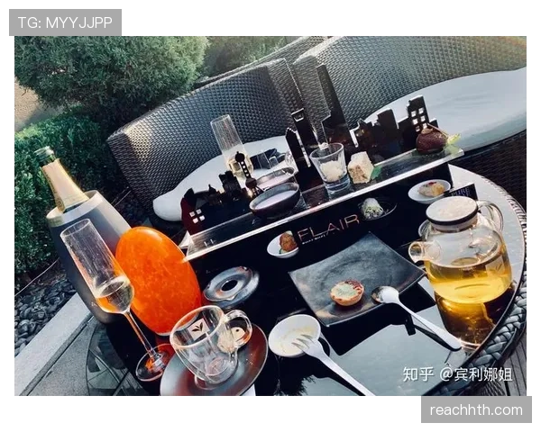 唐佳豪这日常到底咋过的?赛场外一顿爱喝的下午茶比我一周工资还贵! 唐佳豪这日常到底咋过的?赛场外一顿爱喝的下午茶比我一周工资还贵!